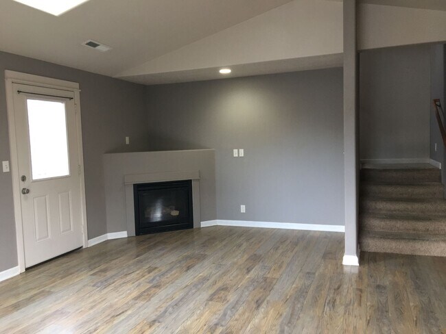 Building Photo - Spacious home in desirable neighborhood in Creswell, OR.