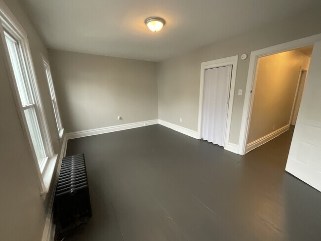 Building Photo - 415 N Pitt St