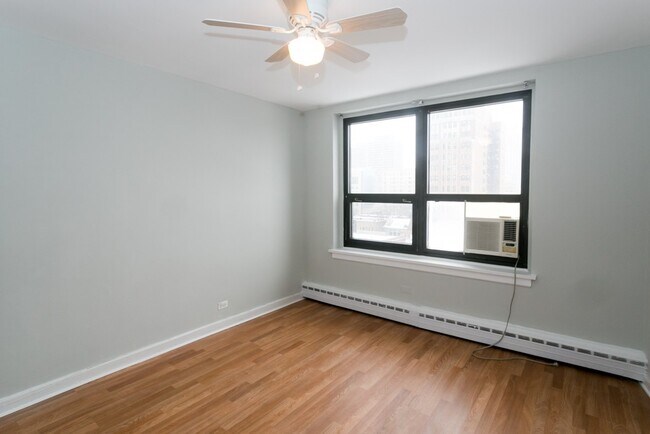 Building Photo - 448 W Wellington Ave