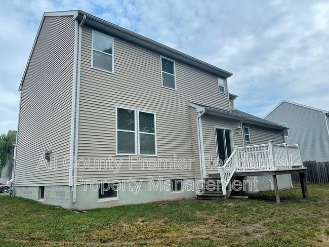 Building Photo - 833 Cranberry Rd