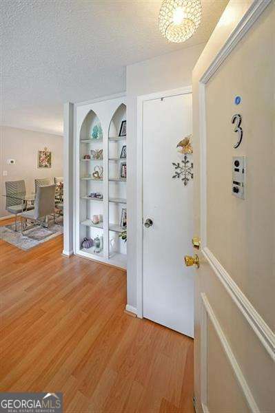 Building Photo - 6851 Roswell Rd