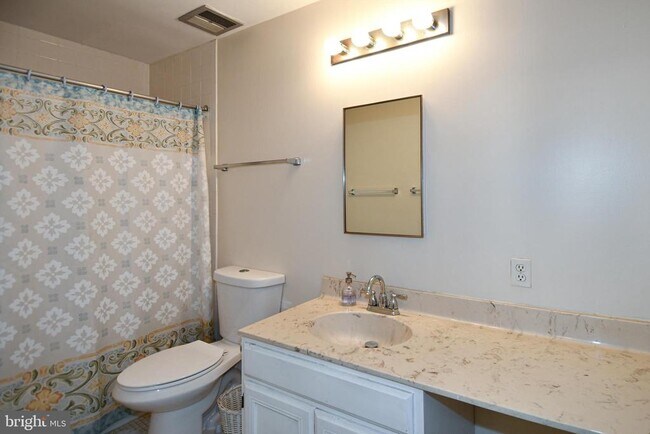 Building Photo - 4601 N Park Ave