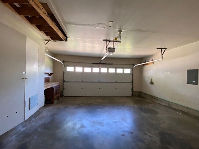 Building Photo - LARGE | 3 Bed | 2 Bath | Midtown Tulsa