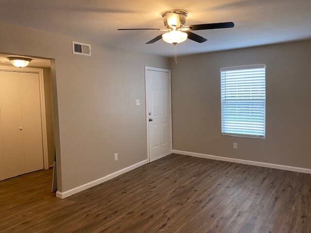 Entry - 404 S Texas Dr