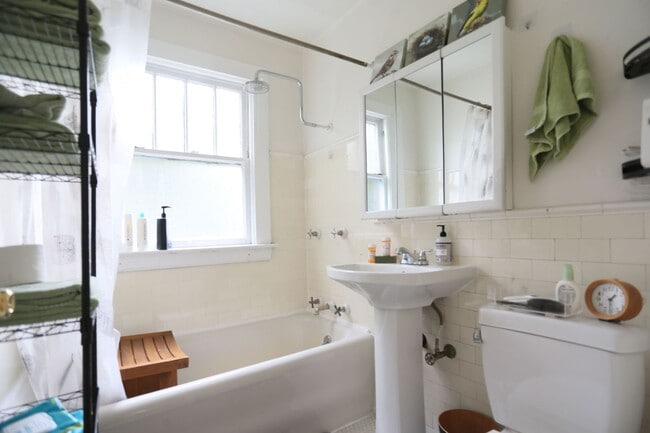 Building Photo - 741 Douglass St