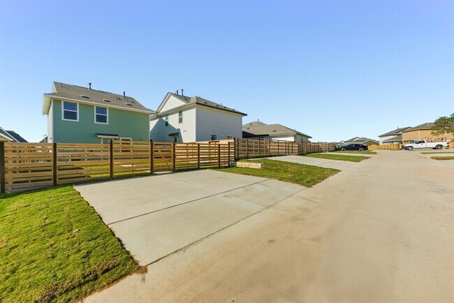 Building Photo - 385 Keefer