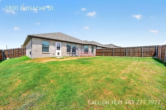 Building Photo - 1800 Huisache St