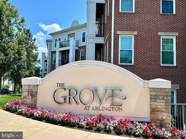 Building Photo - 2465 Army Navy Dr