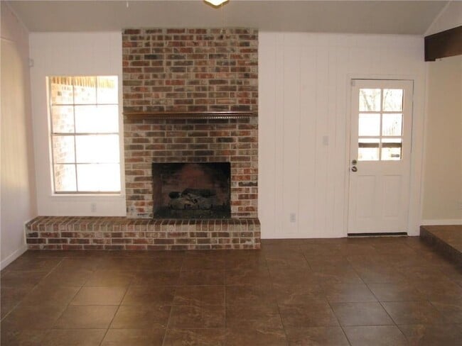 Building Photo - 6509 Skycrest Dr