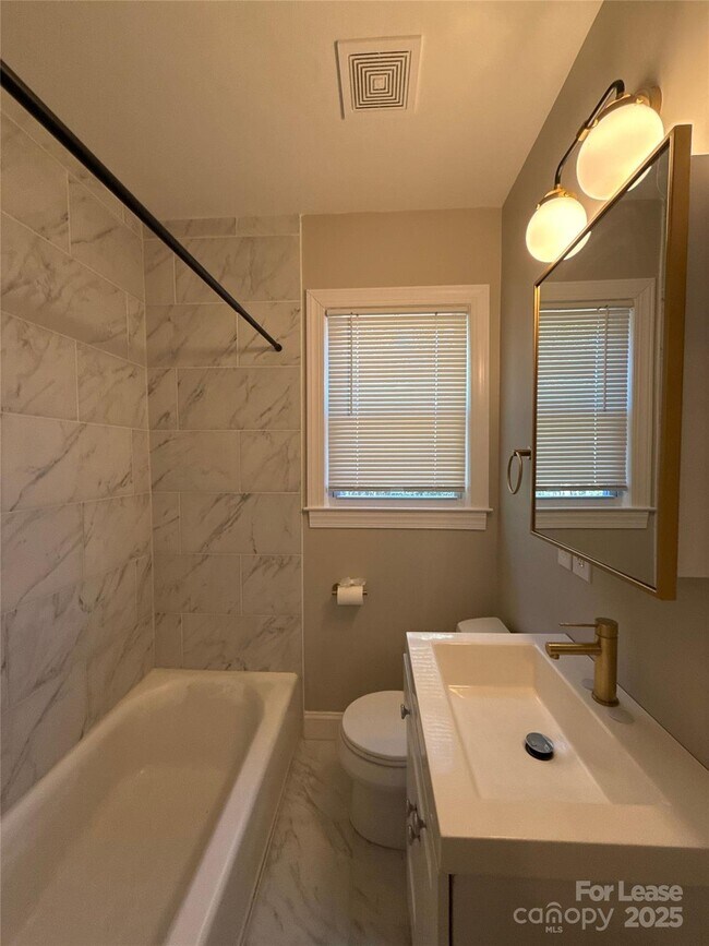 Building Photo - 1242 Dade St