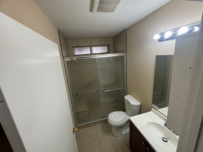 Building Photo - Charming 3-bedroom home located in the picturesque town of Pahrump!