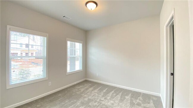 Building Photo - 4591 Silver Oak Dr SW