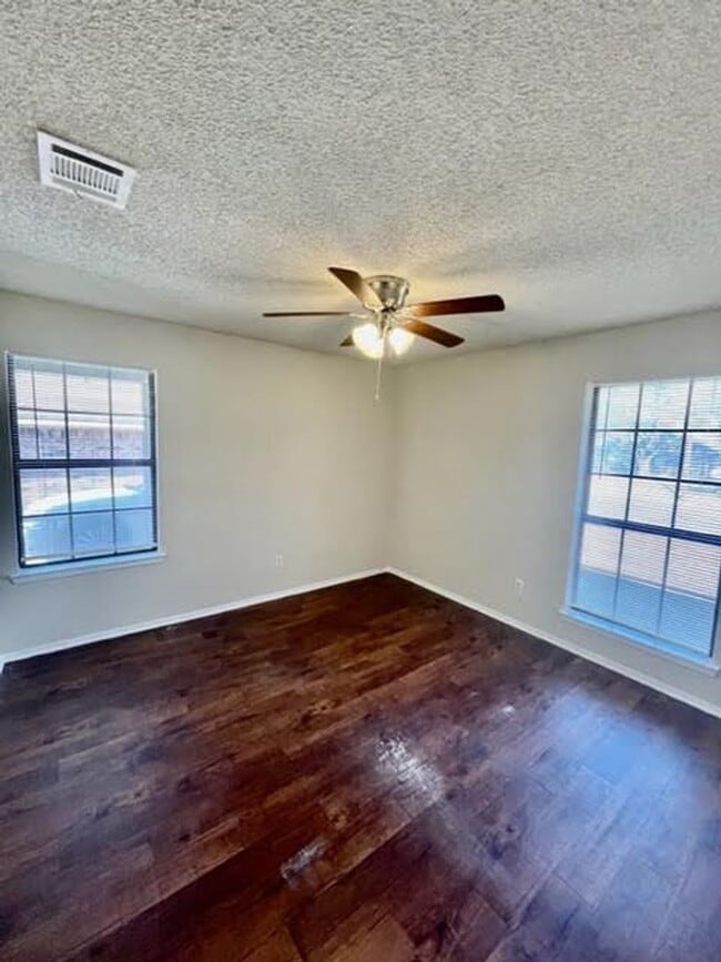 Building Photo - 2205 Kirby Lee St