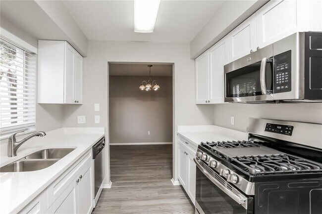 Building Photo - 105 Whispering Pines Ct