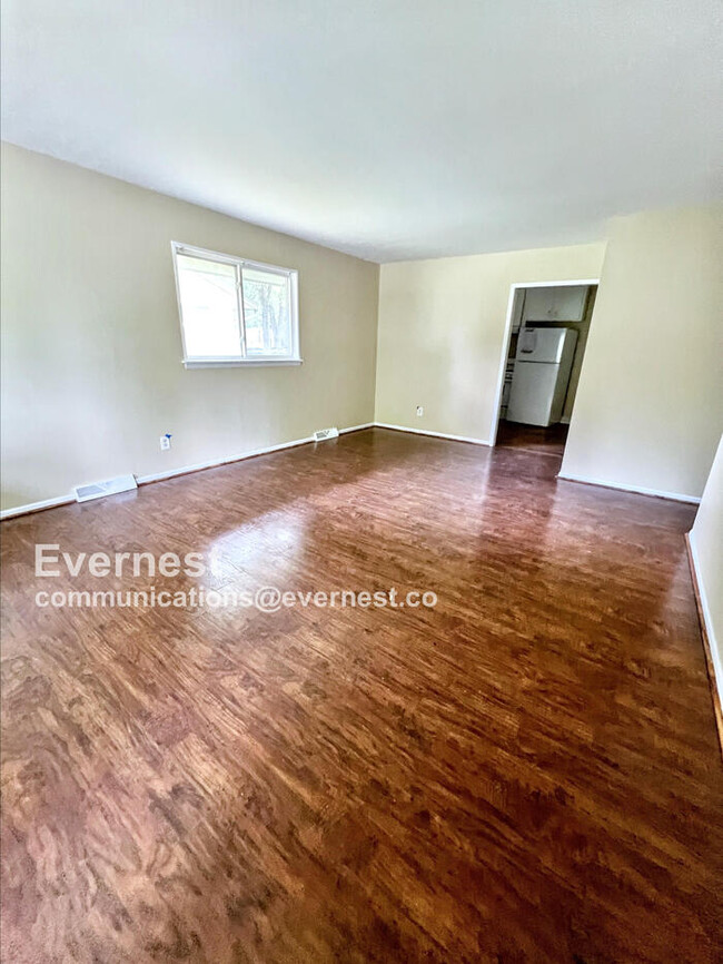 Building Photo - 4222 N Askew Ave