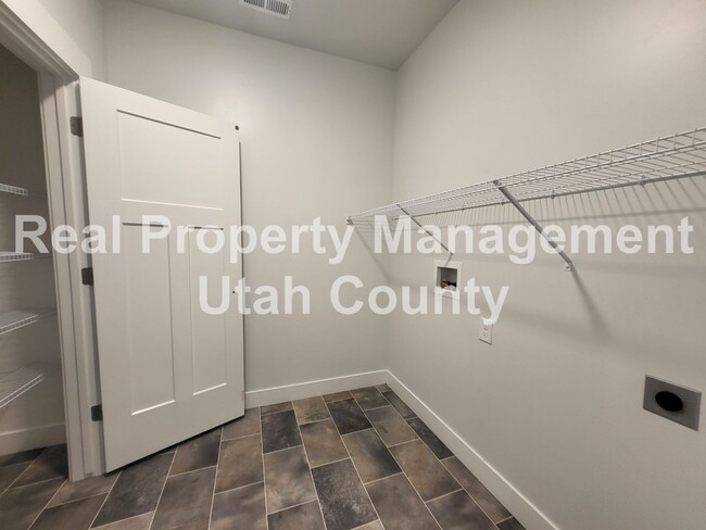 Building Photo - Small Pet Friendly Lehi Condo