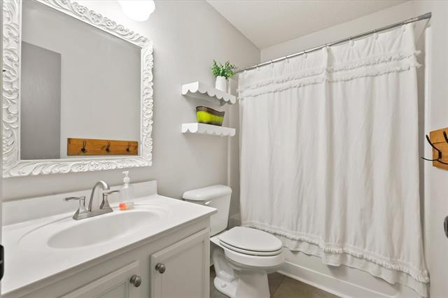 Building Photo - 115 Palomino Ln