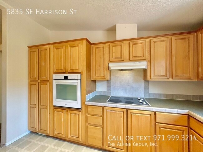 Building Photo - 5835 SE Harrison St