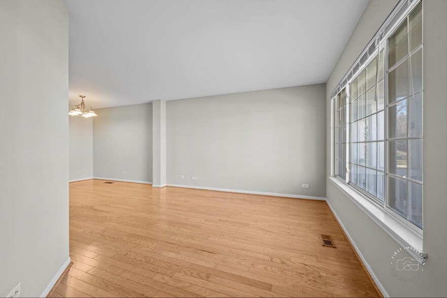 Building Photo - 628 Lincoln Station Dr