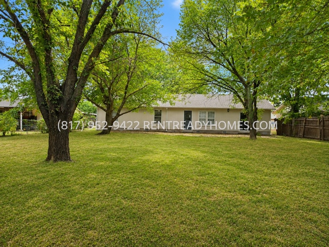 Building Photo - 3733 Columbine Dr