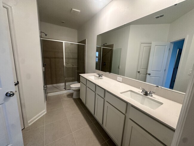 Building Photo - 2423 Bevel Ln