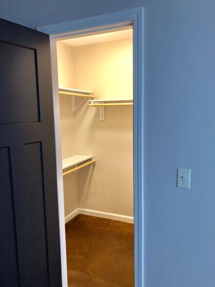 Master closet pic 2 - 40 Villa Lane