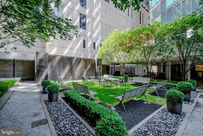 Building Photo - 1414 S Penn Square