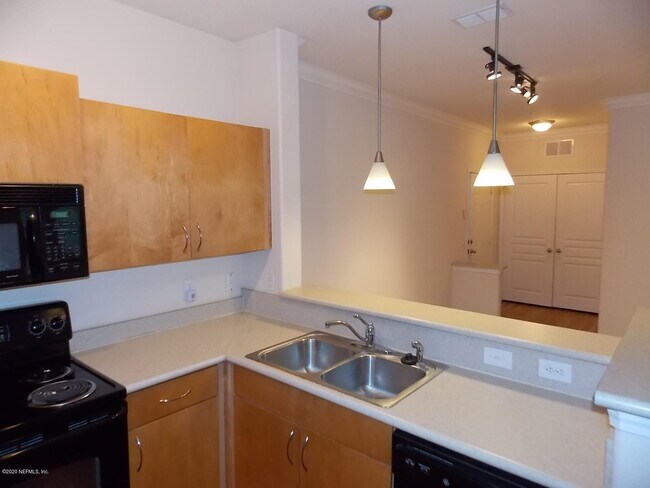 Building Photo - 1001 Monument Rd