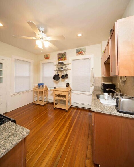 Building Photo - 102 Franklin St