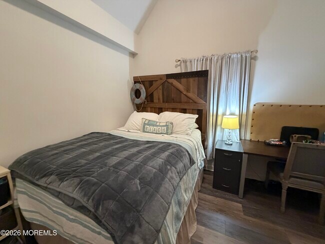 Building Photo - 218 Marine Pl