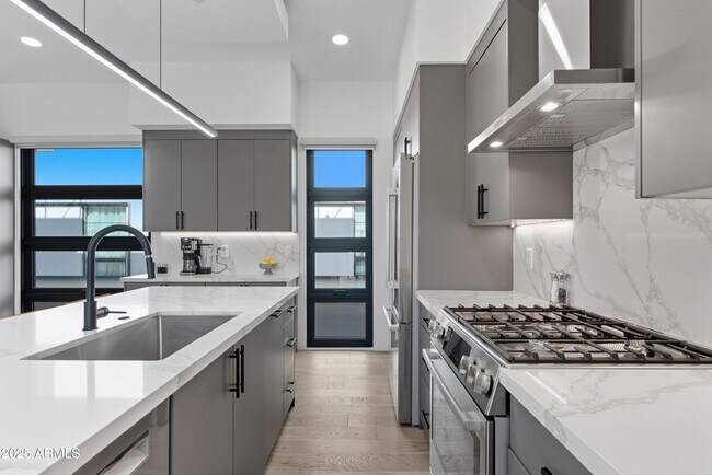 Building Photo - 1501 N Miller Rd