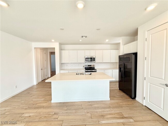 Building Photo - 5407 Splendido Ave