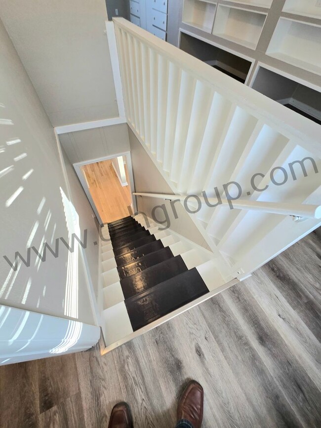 Building Photo - Great Location!