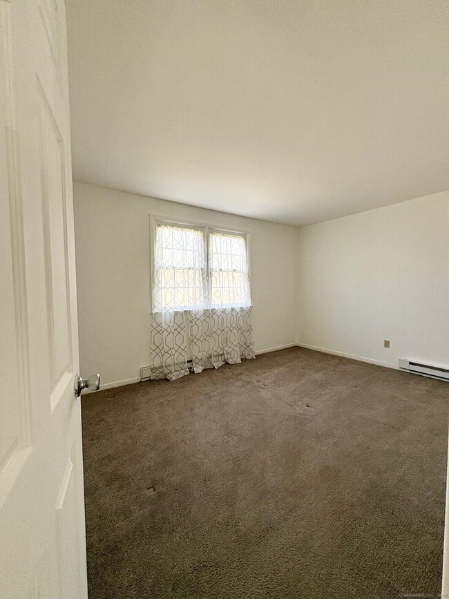 Building Photo - 39 Briarwood Ln