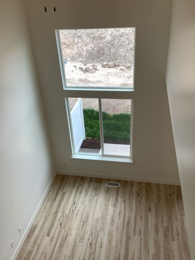 Building Photo - MAKE YOUR FIRST RENT PAYMENT UNTIL 2026-New Construction Townhome Located in Prime Saratoga Sprin...