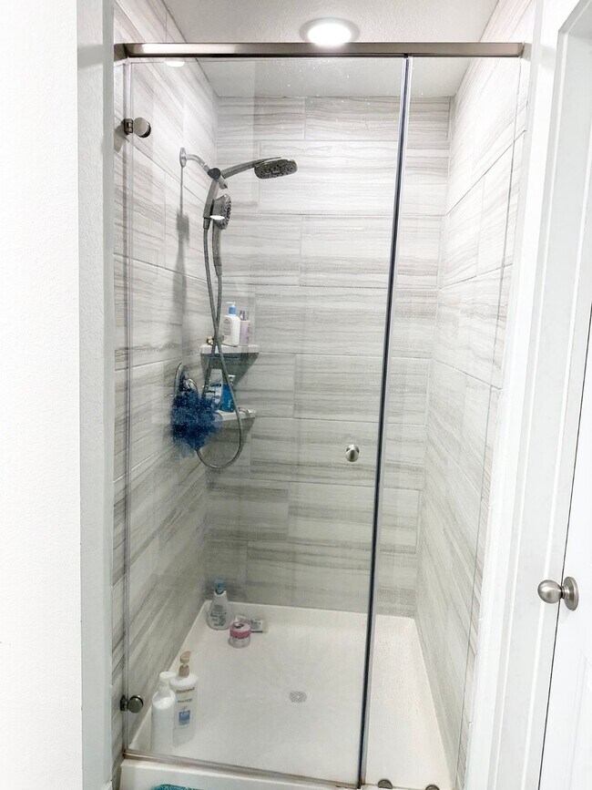 Building Photo - 13110 Blue Flora Dr