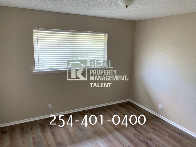 Building Photo - 2214 Saulsbury Dr