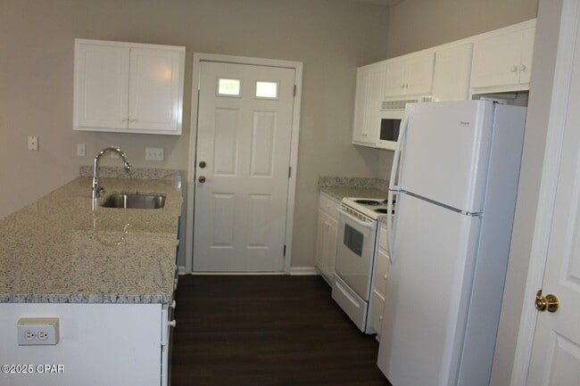 Building Photo - 1407 E 14th St