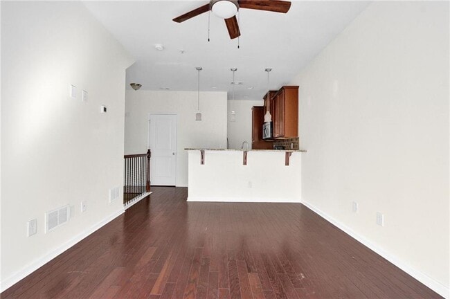 Building Photo - 215 Semel Dr