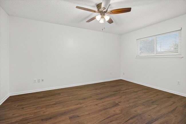 Building Photo - 4026 Northwood Dr