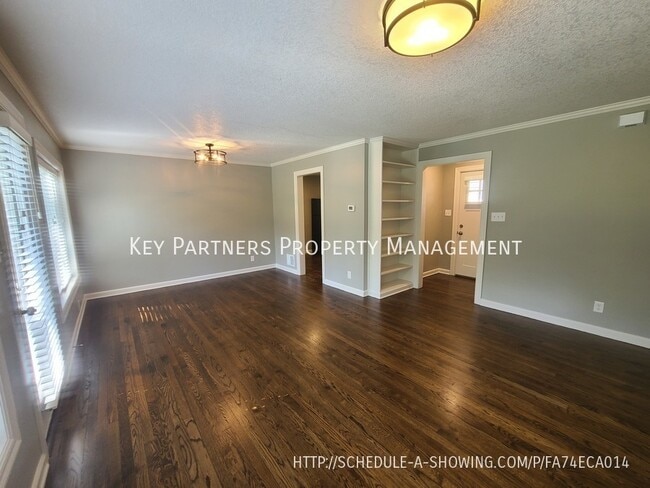 Building Photo - 2515 W 90th - Complete Remodel!