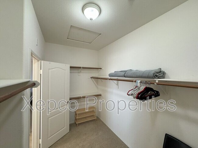 Building Photo - 1290 Esperanza Trail