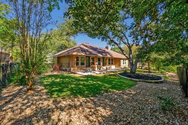 Building Photo - 205 Tellus St