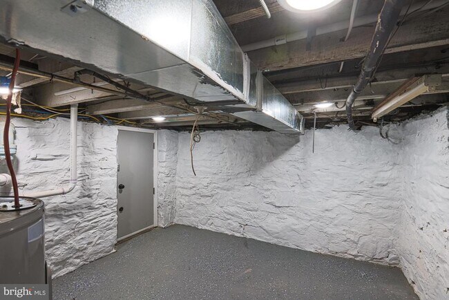 Building Photo - 9 Glenmore Ave