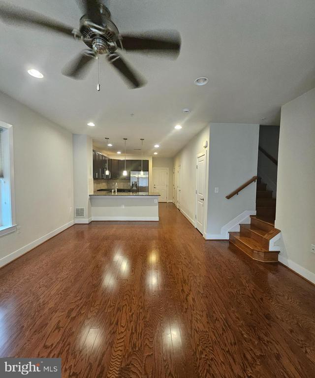 Building Photo - 620 E Howell Ave