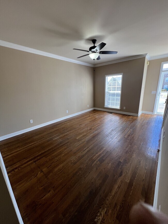 Building Photo - 503 Dakota Dr