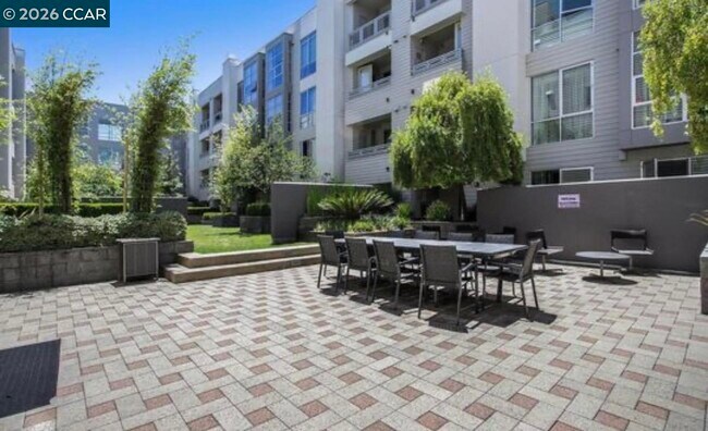 Building Photo - 1655 N California Blvd