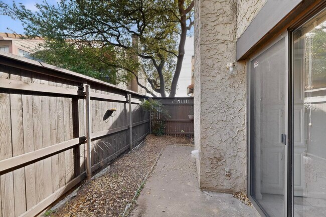 Building Photo - 4800 Northway Dr