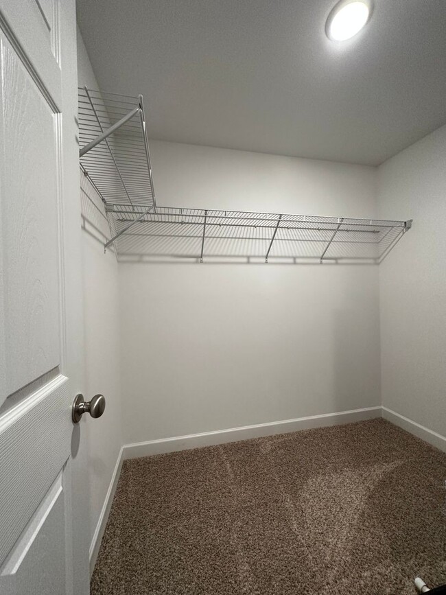 Building Photo - Spacious 3 Bedroom, 3.5bath in central Joh...