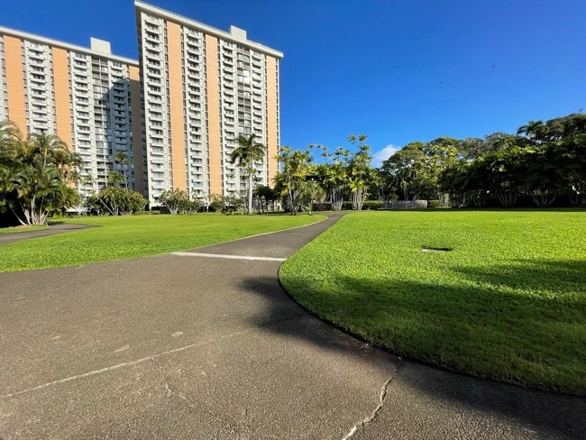 Building Photo - Queen Emma Gardens! Prince Tower! 1st floor Studio unit available now!